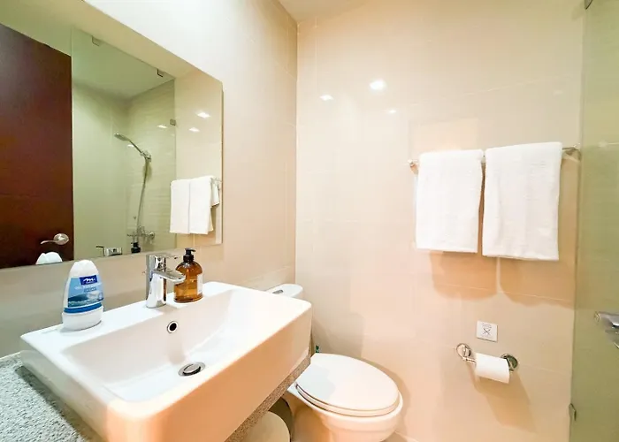 Holiday home Chic 1br In Uptown Bgc Near Hyatt #upt226q *